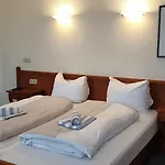 Eifeler Hof - Ihr Restaurant Fuer Genussmomente In 住宿加早餐酒店 3*