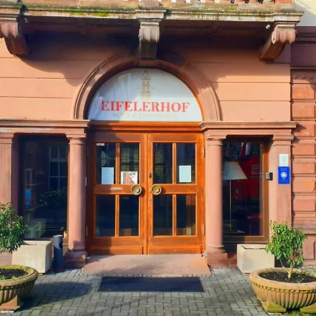 Alojamento de Acomodação e Pequeno-almoço Eifeler Hof - Eifelpark Karten, Angelkarten, Hochzeitssaal In Region *