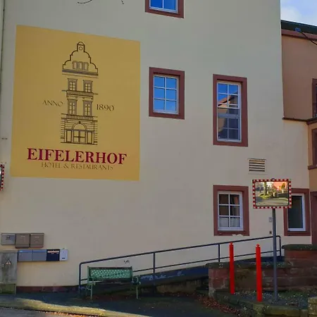 Alojamento de Acomodação e Pequeno-almoço Eifeler Hof - Eifelpark Karten, Angelkarten, Hochzeitssaal In Region *